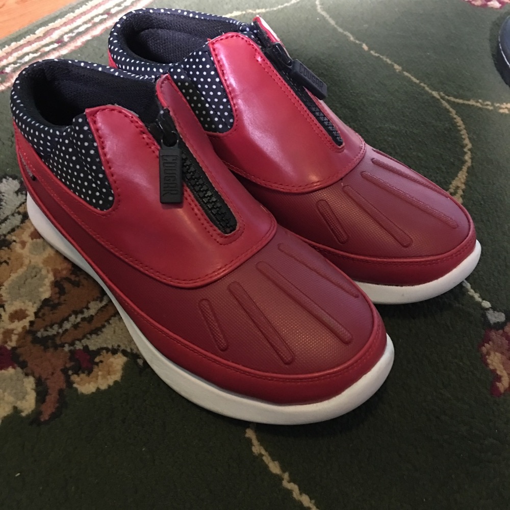 Waterproof short red boots